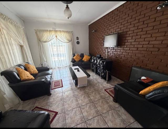 3 BEDROOM HOUSE FOR SALE IN BONANNE